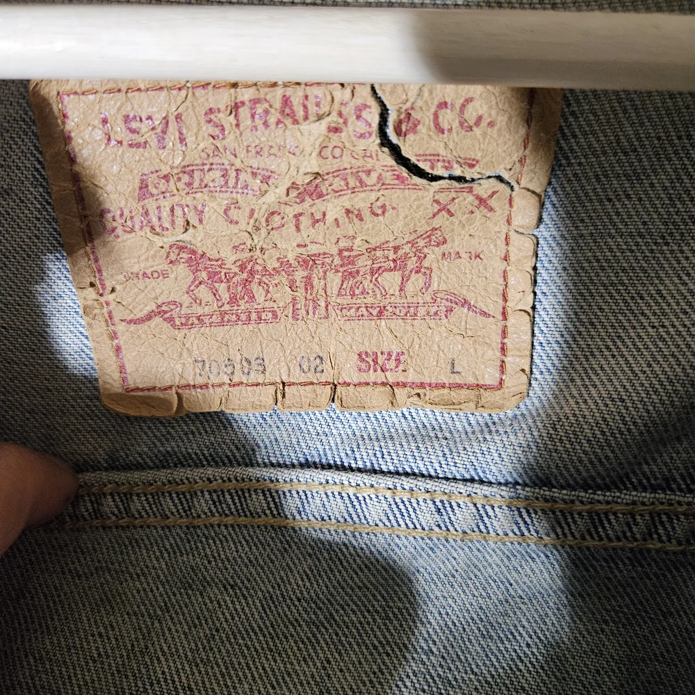 Levi's 80's Light Blue Distressed Denim Jacket Size L - Picture 16 of 16